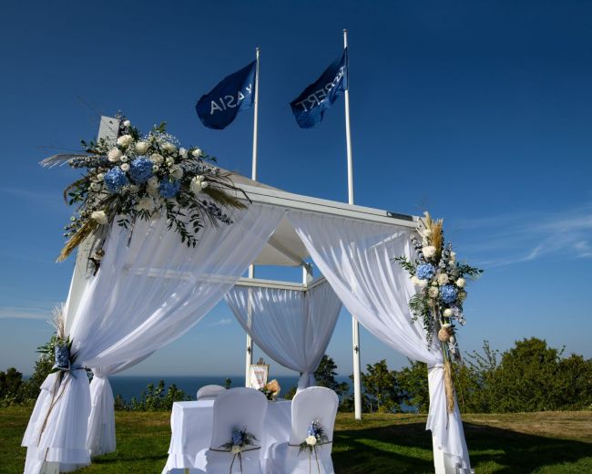 Wedding on a cliff