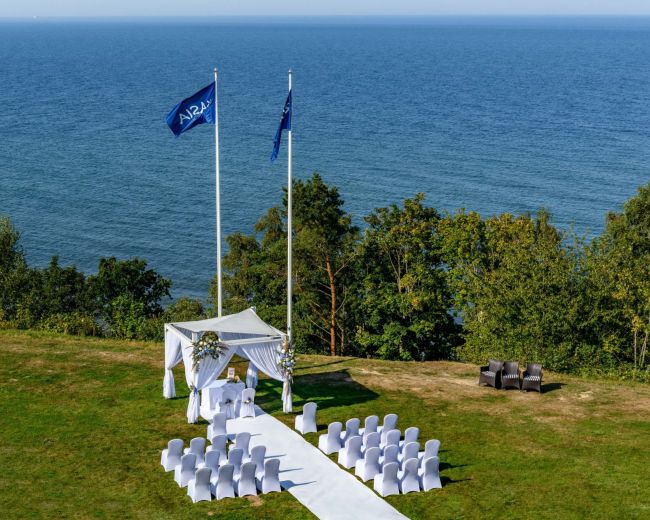 Wedding on a cliff
