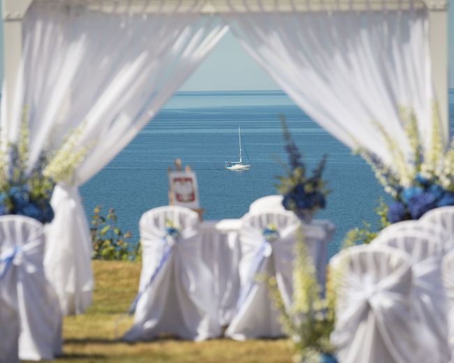 Wedding on a cliff